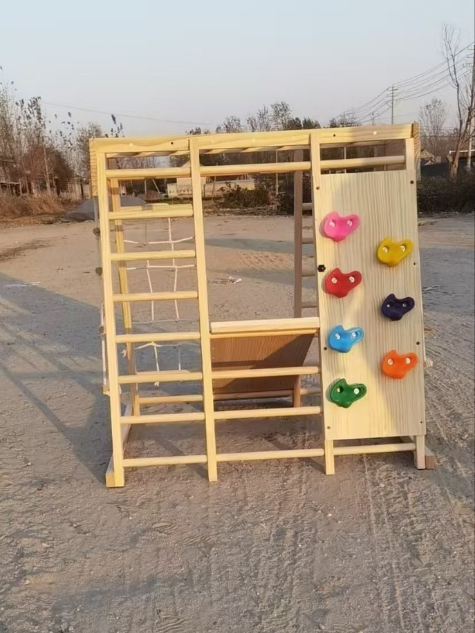 子供用モンテッソーリ木製クライミングトライアングルティピープ - Kids Outdoor Climbing Frame のレビューと価格